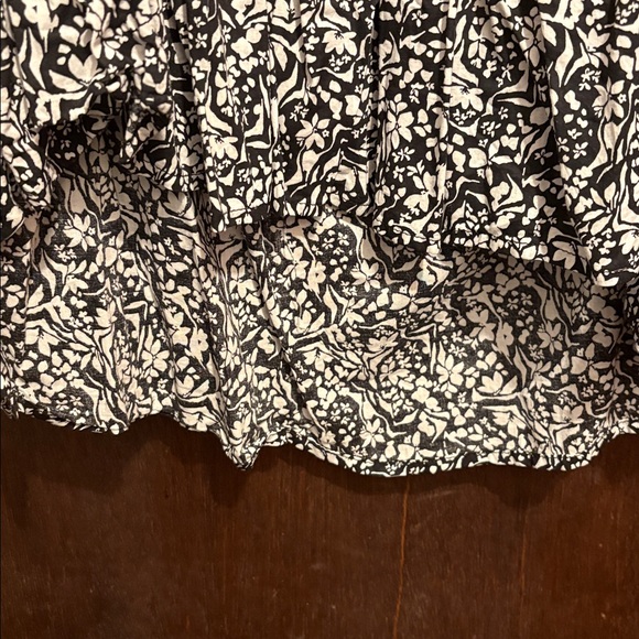 Universal Thread Black & White Ruffled Floral Print Blouse - Picture 5 of 9